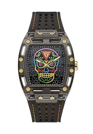Smartwatch με μαύρο λουρί και διαφανές πλαίσιο, με πολύχρωμο κεντητό σχέδιο κρανίου και δείκτες και βίδες σε χρυσό χρώμα.