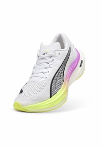 Puma DEVIATE NITRO - Hardloopschoenen voor op de weg - white pure magenta