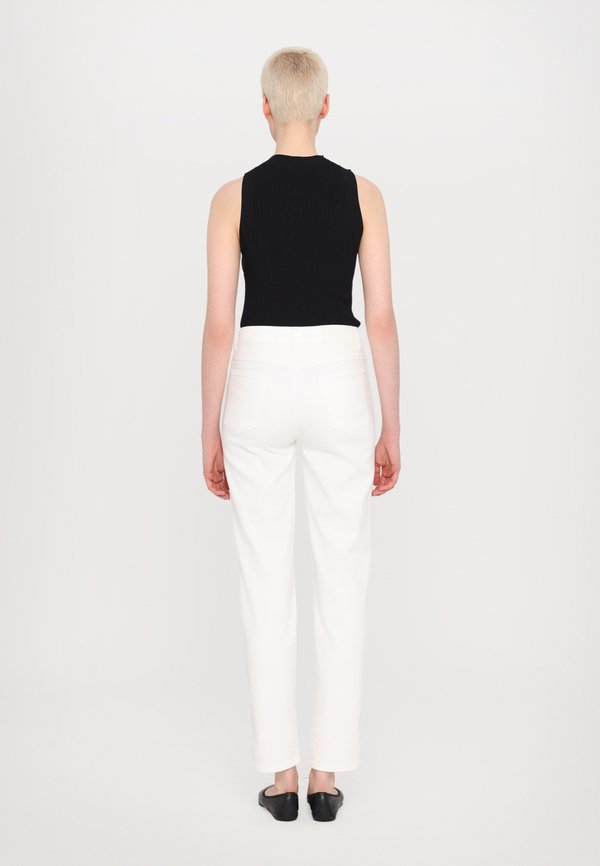 PEDAL PUSHER - Jeans Tapered Fit2