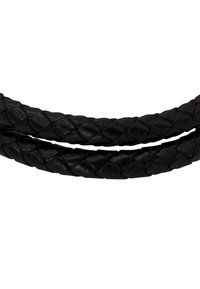 Cinghie in pelle intrecciate di colore nero, con una superficie liscia e un motivo geometrico, strettamente intrecciate, che mostrano un design elegante e minimale.