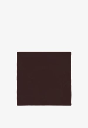 Brązowy prostokątny portfel ze skóry o gładkiej fakturze i minimalistycznym designie, bez widocznych wzorów czy detali sprzętowych.