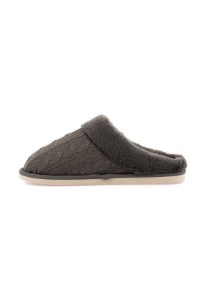 Zapatilla gris de punto con un patrón trenzado, forro de piel sintética suave y suela plana de goma para brindar comodidad y calor.