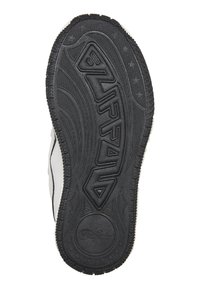 Semelle de chaussure noire avec des motifs texturés, des étoiles près du bord et les noms des marques embossés "Buffalo" et "Buffalo" au centre.