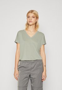 MSCH Copenhagen - V NECK  - T-shirts basic - green milieu Miniaturebillede 1