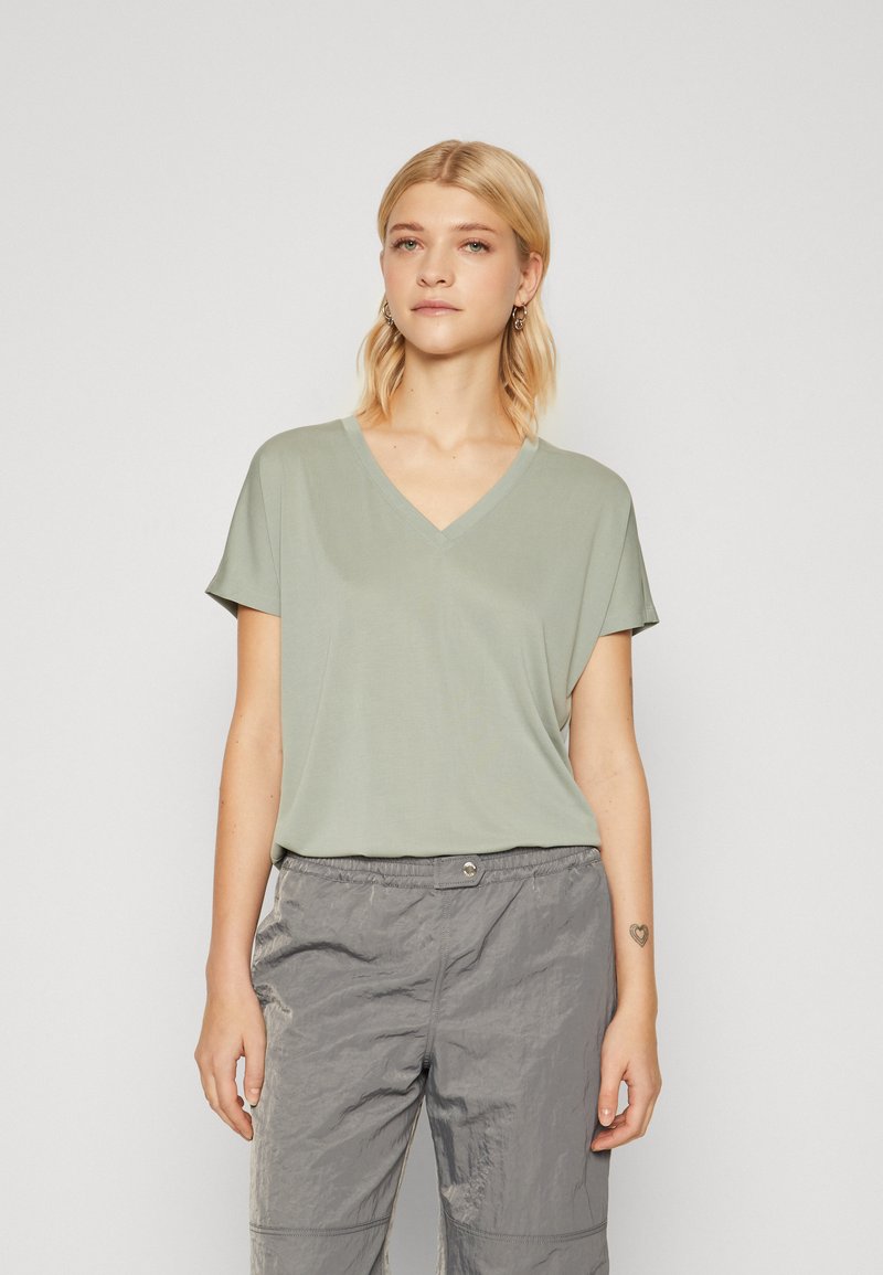 MSCH Copenhagen - V NECK  - T-Shirt basic - green milieu, Vergrößern