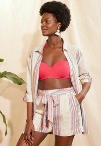Love & Roses STRIPE  CO ORD REGULAR FIT - Šorti - ivory white