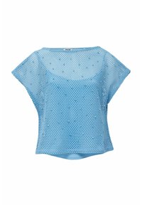Top de malla azul claro con un diseño suelto y cuadrado, y mangas cortas. La tela tiene pequeñas cuentas decorativas en toda su superficie, mejorando su textura.