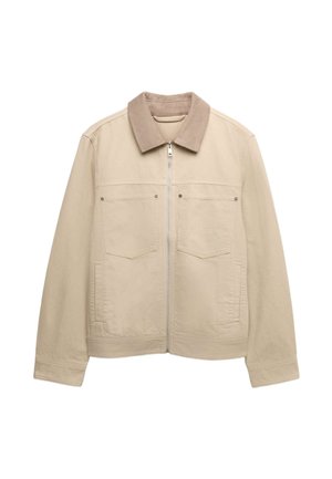 Lichtbeige jas met een bruine kraag, voorrits, twee borstzakken en steekzakken aan de zijkant, plat gelegd op een witte achtergrond.