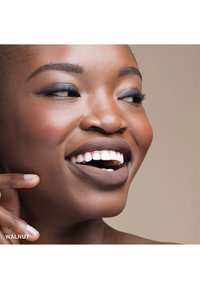 Bobbi Brown SKIN LONG WEAR WEIGHTLESS FOUNDATION SPF15 - Foundation - walnut