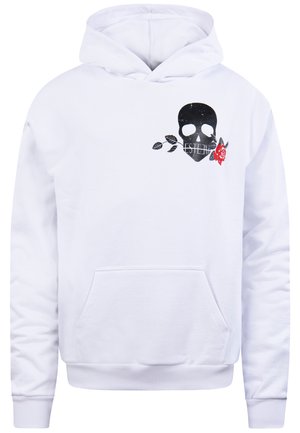 Weißer Kapuzenpullover mit einer schwarzen Totenkopf-Grafik, umgeben von Blättern und einer roten Rose auf der Brust. Mit einer Kängurutasche vorne.