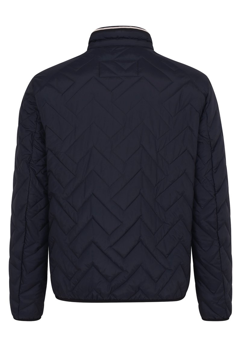 Marineblaue wattierte Jacke mit einem Zickzackmuster, Stehkragen und kontrastierenden Besätzen entlang des Halsausschnitts. Glatte Textur, lockere Passform.