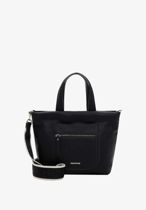 Mustasilkkinen käsilaukku, jossa on teksturoitu pinta, kahdella ykköskahvalla, irrotettavalla hihnalla ja edessä vetoketjutasku.