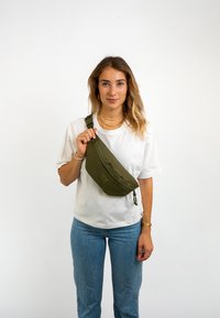 Johnny Urban ERIK LARGE - Övtáska - olive
