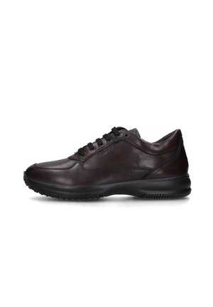 Sneaker in pelle marrone con profilo basso, punta tonda, colletto imbottito, design con lacci e suola in gomma nera con grip testurizzato.