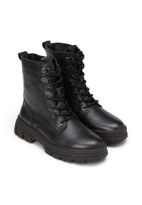 Bottes noires en cuir jusqu'aux chevilles avec un bout rond, un design à lacets, une semelle en caoutchouc robuste et des œillets en métal, présentant une texture lisse et une hauteur de cheville élevée.