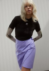 adidas Originals Základné tričko - black