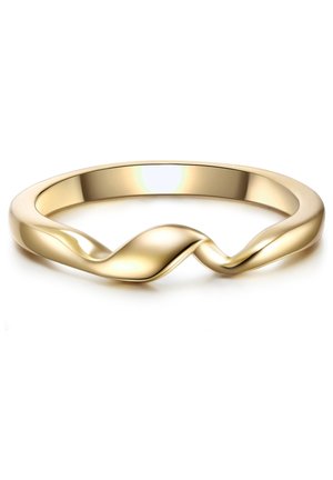 Bague en or avec un design torsadé lisse à l'avant, polie pour une finition brillante sur fond blanc.