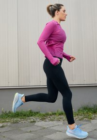 HOKA AIROLITE RUN LONG SLEEVE - Ilgarankovis viršutinės dalies drabužis - fuschia