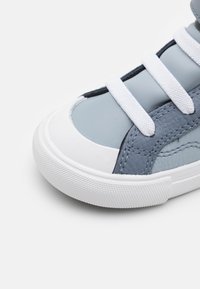 Converse PRO BLAZE STRAP VINTAGE ATHLETIC TODDLER - Höga sneakers - heirloom silver/black/white