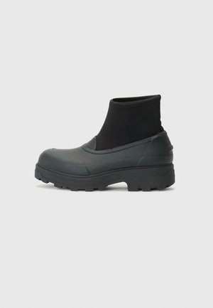 LUNA TRETORN X KASSL EDITIONS - Wedge Ankle Boots - black
