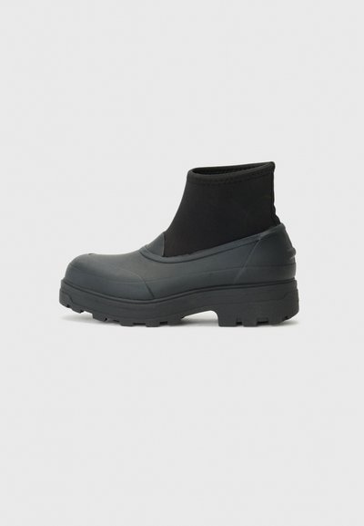 LUNA TRETORN X KASSL EDITIONS - Bottines compensées - black