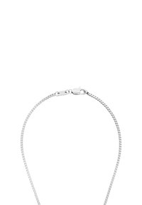 Pulsera de plata con un diseño delicado y flexible, compuesta por pequeños eslabones rectangulares. Se sujeta con un sencillo mecanismo de cierre.