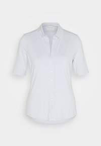 Blouse à manches courtes bleu clair avec un col, fermeture à boutons, ourlet légèrement incurvé et texture de tissu lisse.