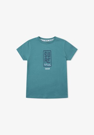Camiseta azul de manga corta para niños con el texto "SURF" dentro de un rectángulo y "C.N.D.H" debajo, con un gráfico de línea ondulada.
