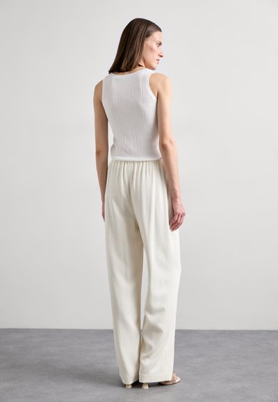 Theory EASY PULLON  - Pantaloni - rice