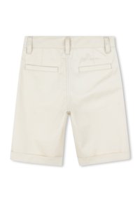 Lys beige shorts med en jevn tekstur, med klassisk design, to baklommer og rullekanter. Ideell for avslappet bruk.