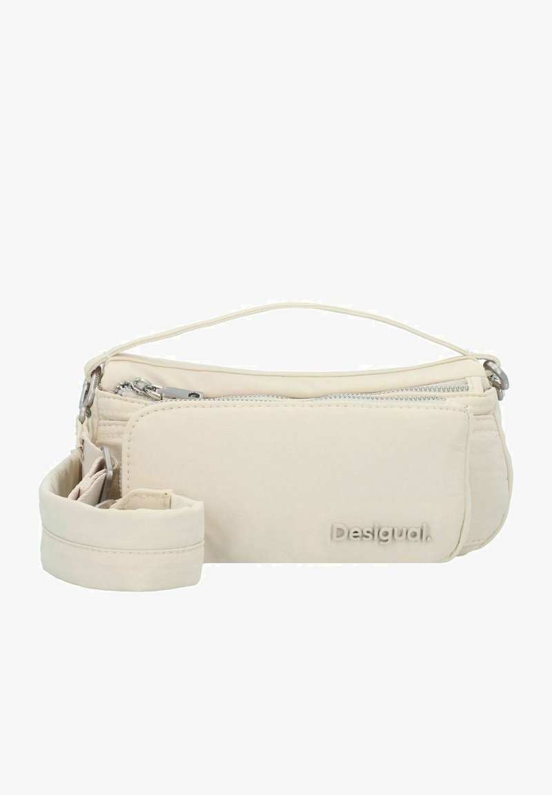 Sac bandoulière blanc en matériau doux, avec une fermeture éclair, une bandoulière amovible et un logo en relief à l'avant.