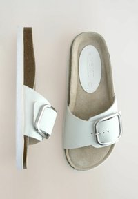 REGULAR FIT - FOREVER COMFORT SINGLE STRAP - Šľapky - white leather