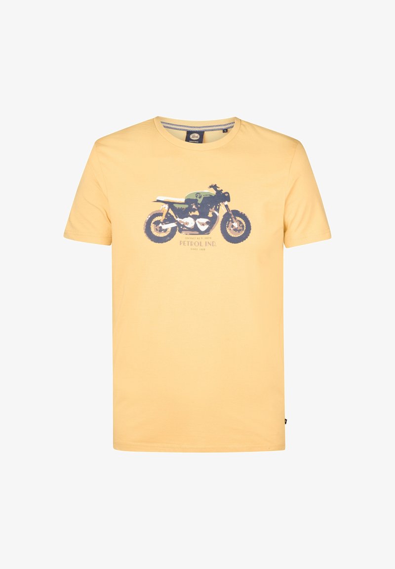 Camiseta de algodón amarilla con una ilustración gráfica de una motocicleta en tonos azules y verdes. Cuello redondo, mangas cortas, corte relajado.