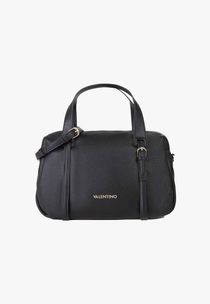 Sac à main en cuir texturé noir Valentino avec deux sangles, boucle réglable et logo doré centré sur le devant.