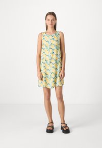 Abercrombie & Fitch TRAPEZE TEXTURE SHORT DRESS - Dienas kleita - lemon print