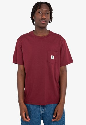 Maroon cotton t-shirt with a crew neck, short sleeves, and a left chest pocket featuring a label. Simple, relaxed fit design.