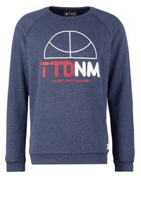 Mörkblå sweatshirt med rund hals, långa raglansärmar och en vit grafisk design som föreställer en basketboll och texten "TTDNM" i röd och vit.