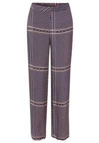 Marinblå vida byxor med geometriskt mönster i rosa och vitt samt vertikala och horisontella ränder på en enfärgad bakgrund.