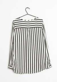 Blusa a righe bianche e nere con maniche lunghe e scollo rotondo, caratterizzata da uno schienale plissettato e righe orizzontali a contrasto nella parte superiore.