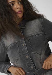 Kaffe Curve ALLY - Denimové šaty - medium grey denim