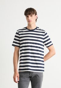 Tommy Hilfiger ESSENTIAL TEE - T-shirt basic - desert sky/white