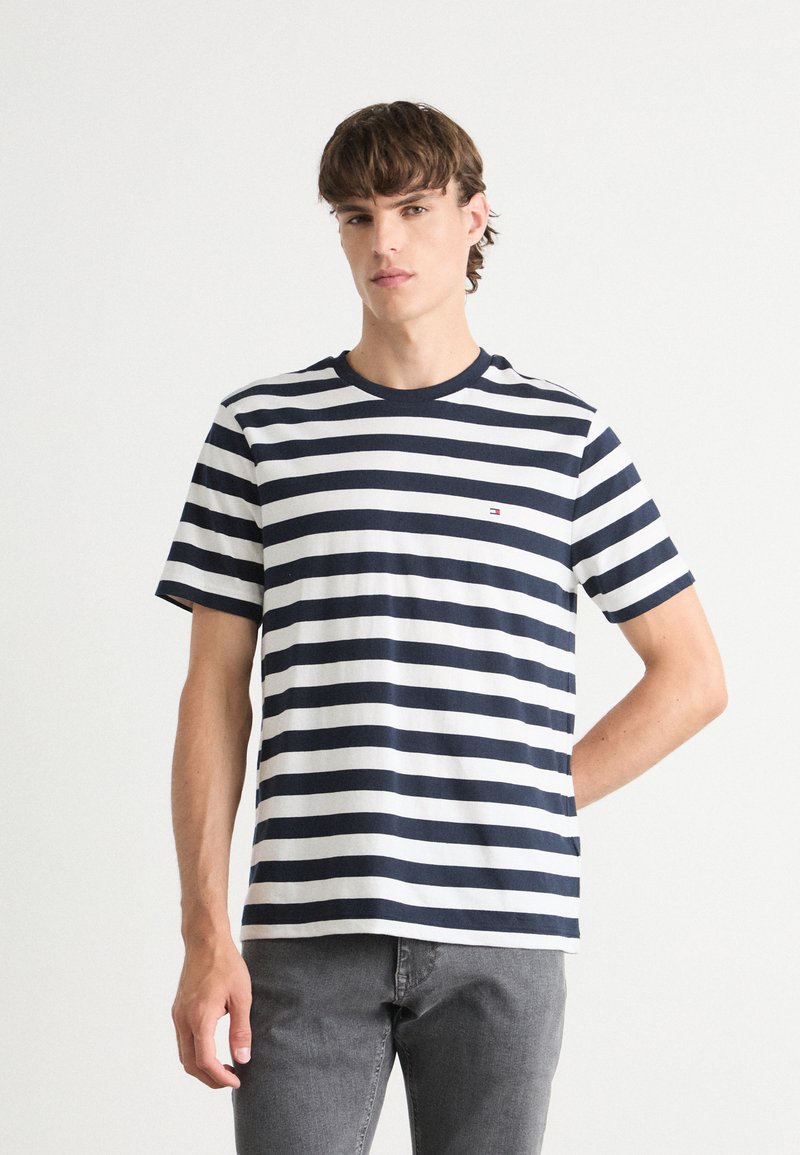 Tommy Hilfiger ESSENTIAL TEE - T-shirt basic - desert sky/white