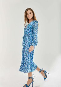 Liquorish FLORAL FOIL PRINT  - Day dress - blue