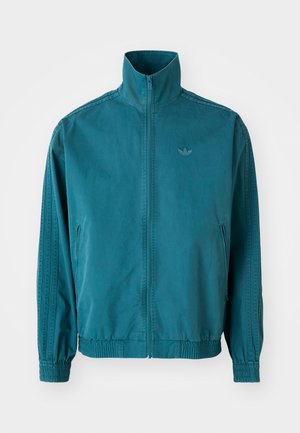 Tyrkysová ľahká bunda s vysokým golierom, zipsom vpredu, dvoma bočnými vreckami, elastickými manžetami a tromi vertikálnymi pruhmi pozdĺž rukávov.