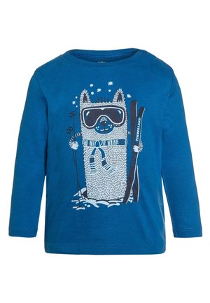 Camisa azul de manga larga hecha de algodón con un gráfico de un muñeco de nieve con gafas de sol sosteniendo bastones de esquí, con copos de nieve dispersos en el diseño.