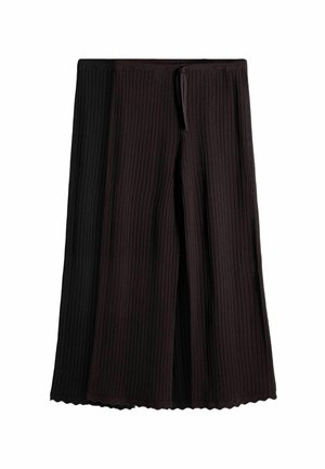 Zwei Paar gerippte, weit geschnittene Strickhosen in Schwarz und Dunkelbraun mit elastischem Bund und Kordelzug, nebeneinander gelegt.