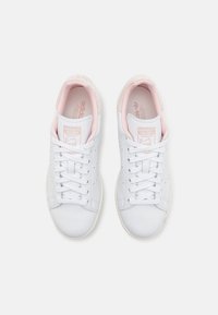 adidas Originals STAN SMITH - Sneakers basse - footwear white/gold metallic/sandy pink