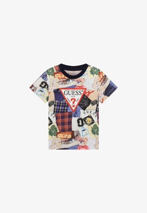 Kortærmet t-shirt lavet af bomuld, med et farverigt patchwork-design, der inkluderer logos, tern og et teddy-bear grafik. Marineblå krave.