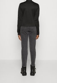 Weekday Chaqueta de entrenamiento - black