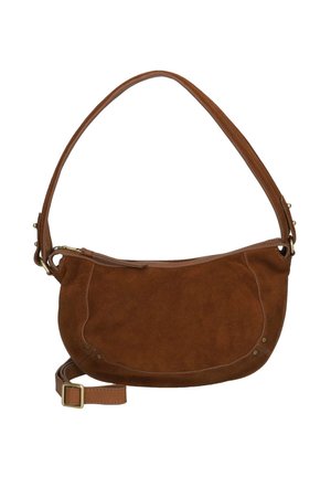 Braune Wildleder-Handtasche mit geschwungener Form, einem einzelnen Schulterriemen, Reißverschluss und verstellbarem Schnallendetail auf weißem Hintergrund.